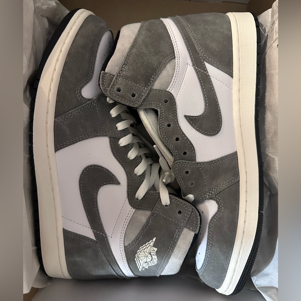 Brand New never worn, bought 2 and I do not need two.